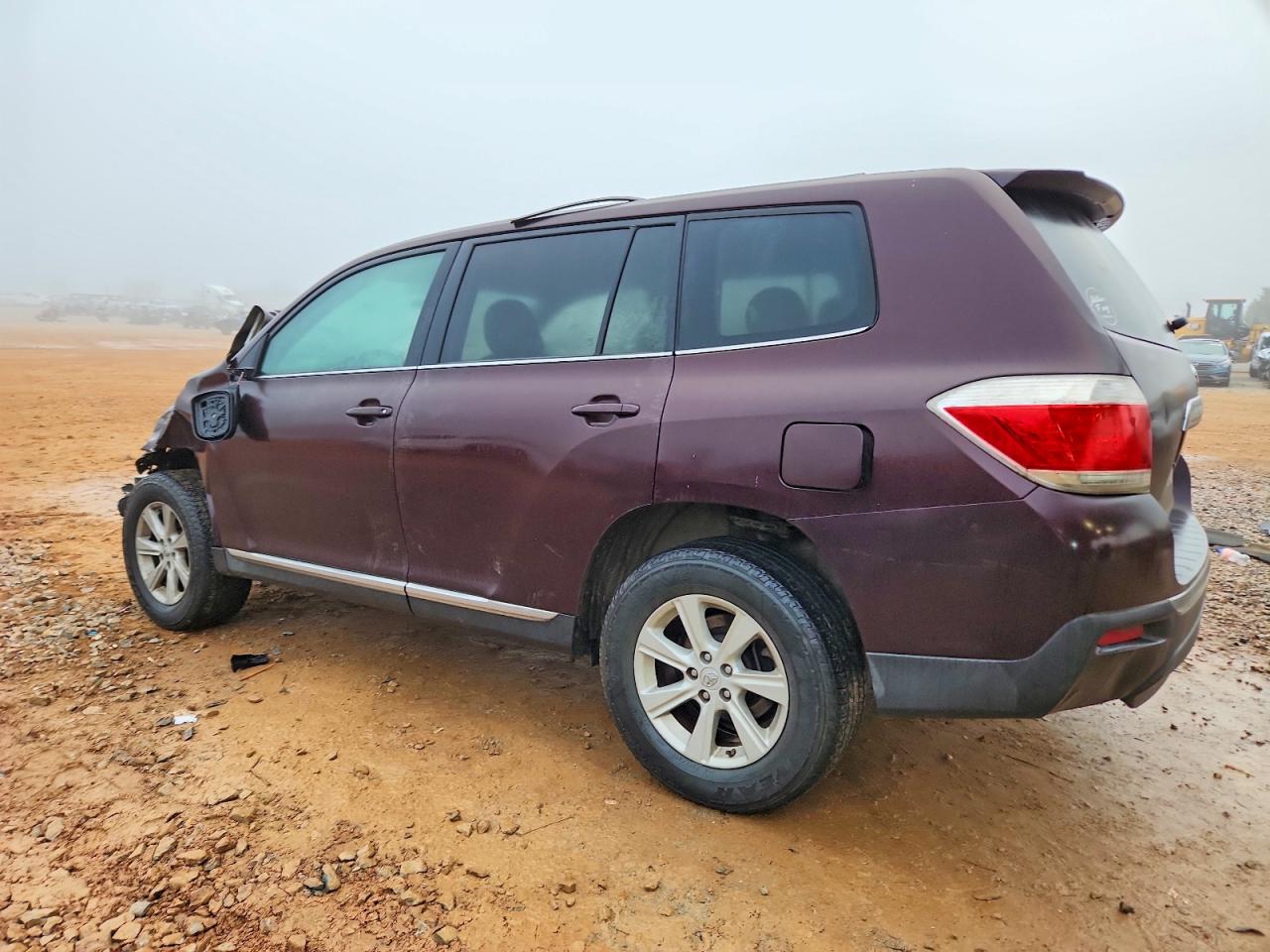 2012 TOYOTA HIGHLANDER BASE photo 2