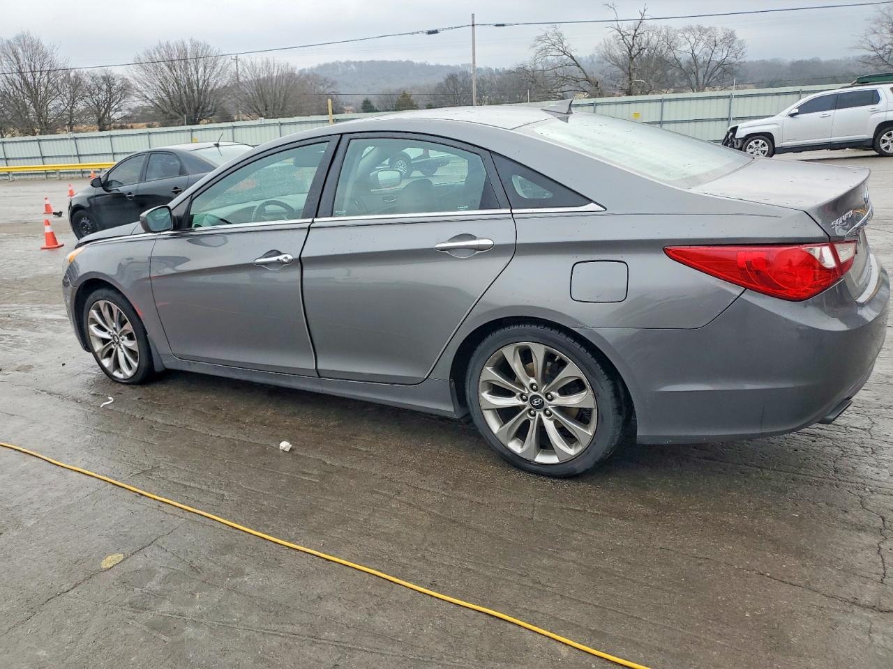 2013 HYUNDAI SONATA SE photo 2
