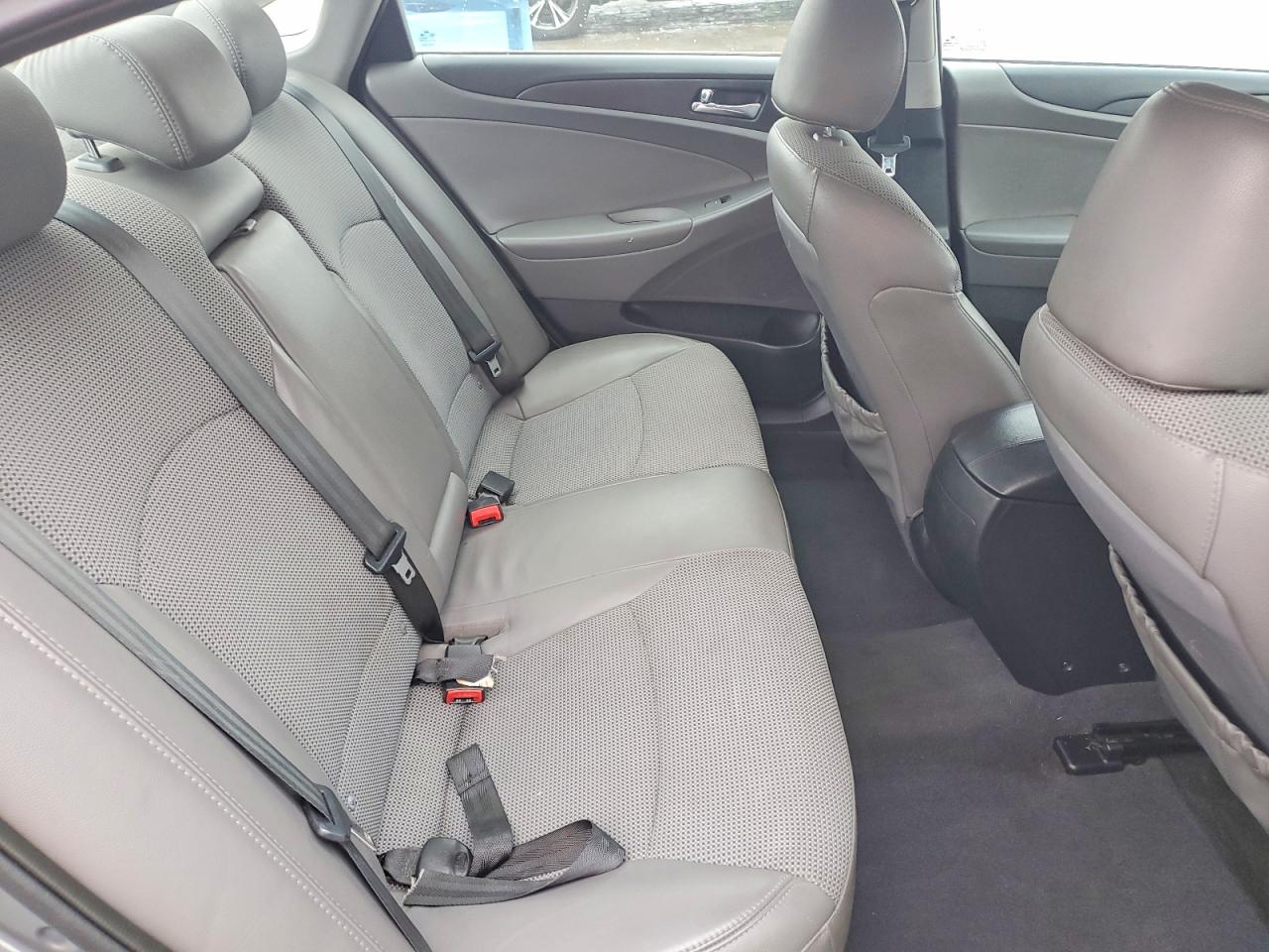 2013 HYUNDAI SONATA SE photo 10
