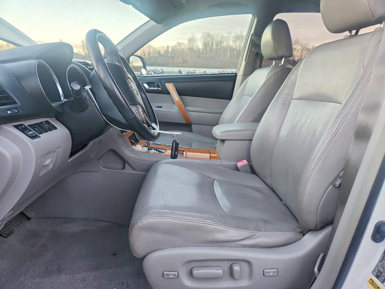 2010 TOYOTA HIGHLANDER HYBRID LIMITED photo 7