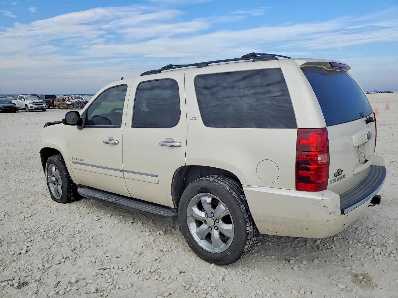 2009 CHEVROLET TAHOE C1500 LTZ photo 2