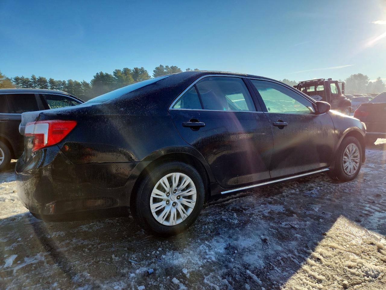 2014 TOYOTA CAMRY L photo 3