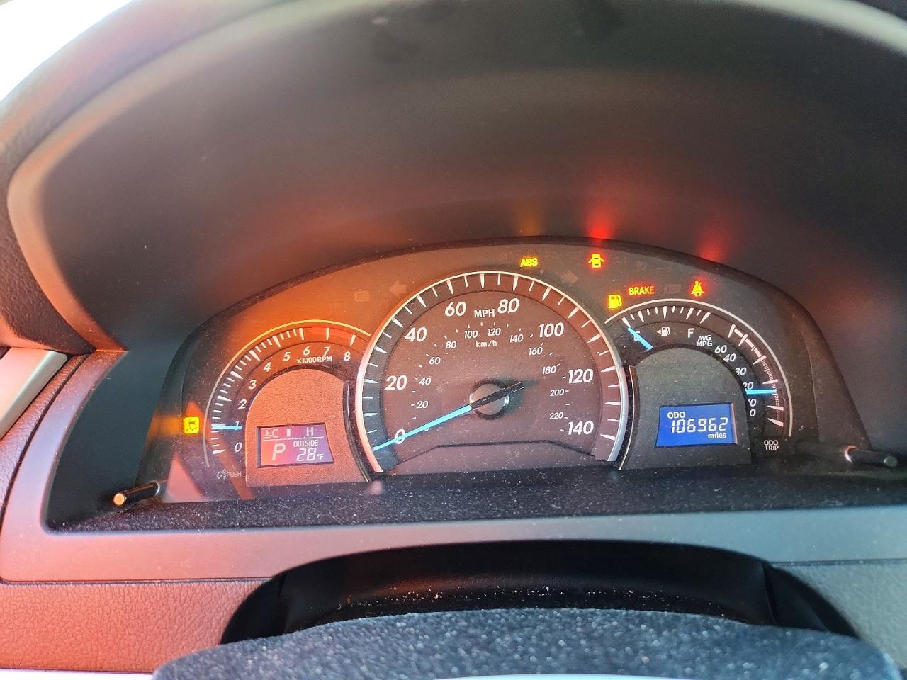 2014 TOYOTA CAMRY L photo 9