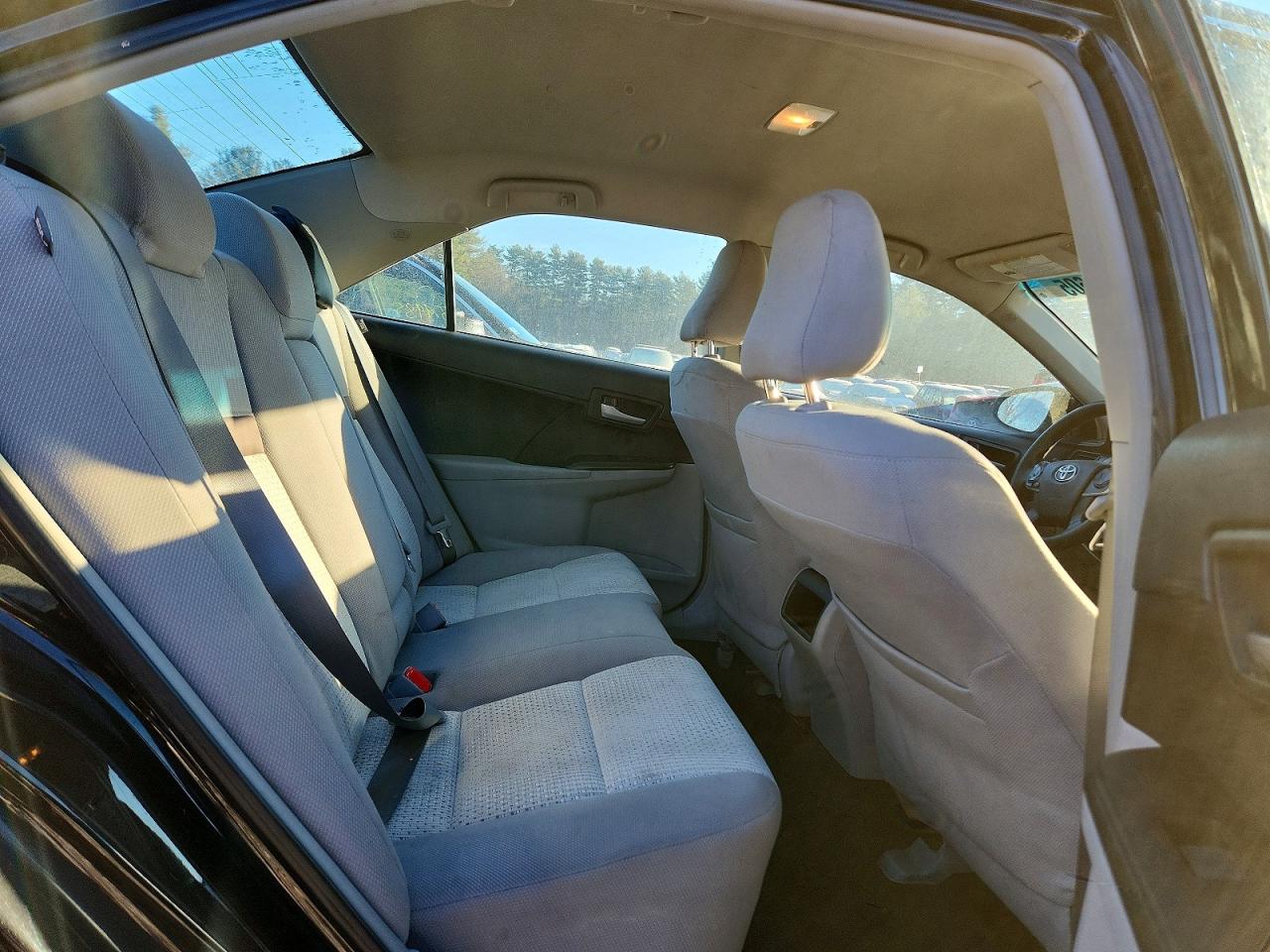 2014 TOYOTA CAMRY L photo 10