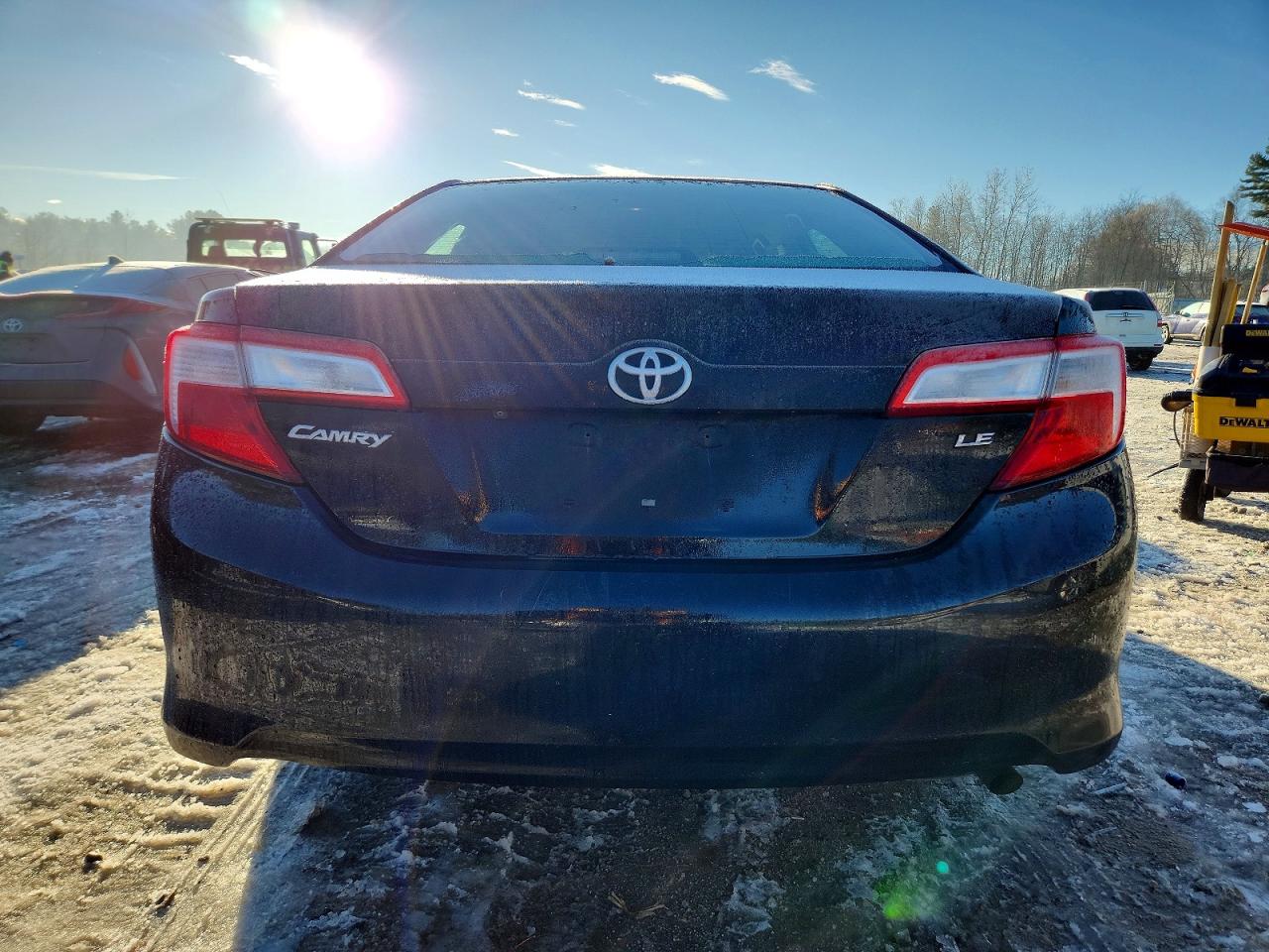 2014 TOYOTA CAMRY L photo 6