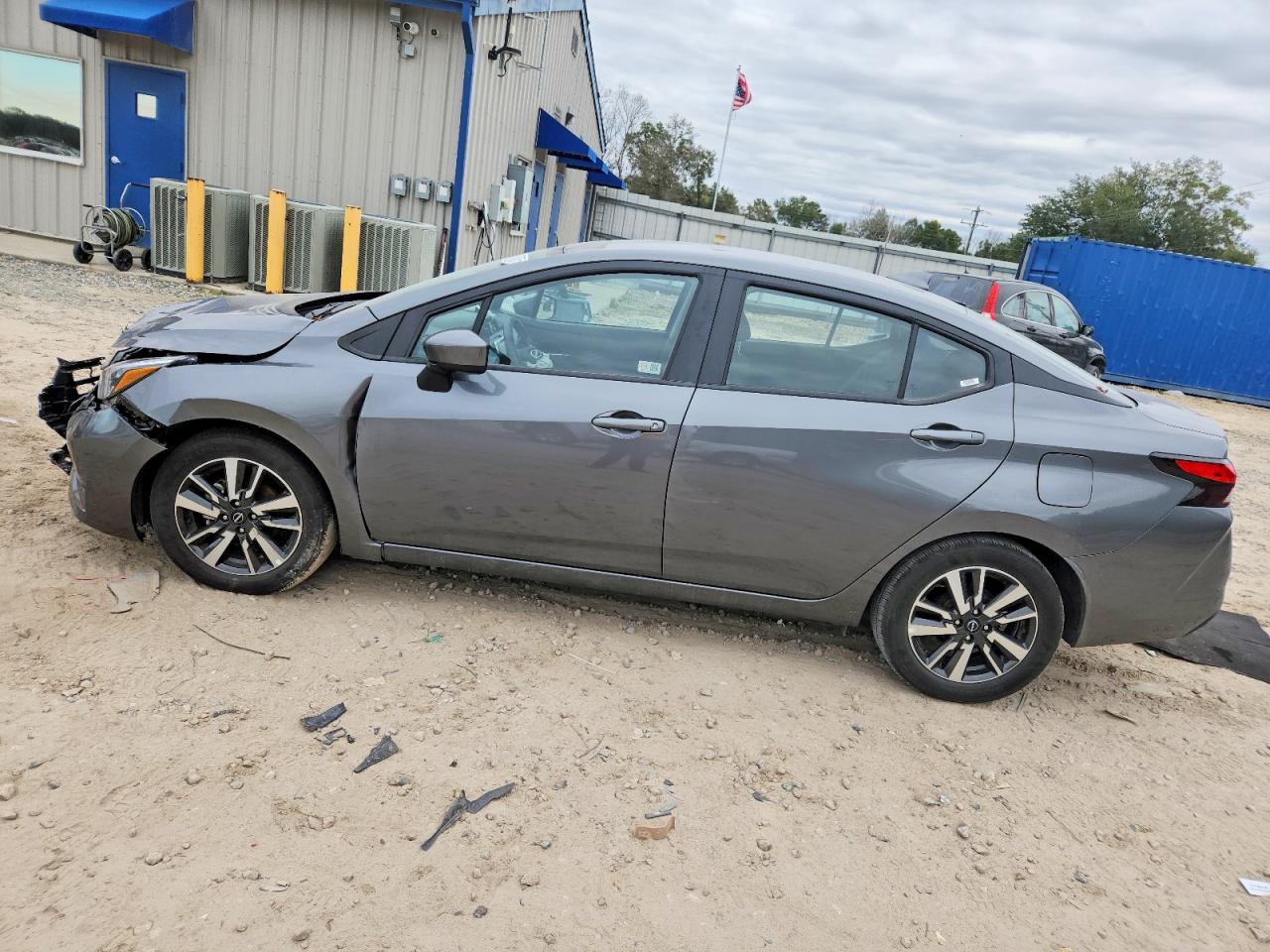 2025 NISSAN VERSA SV photo 2