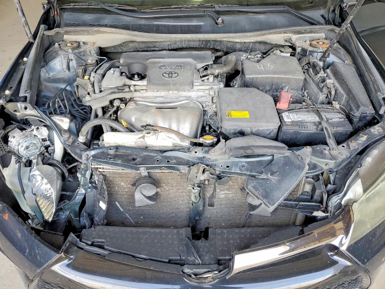 2015 TOYOTA CAMRY LE photo 11