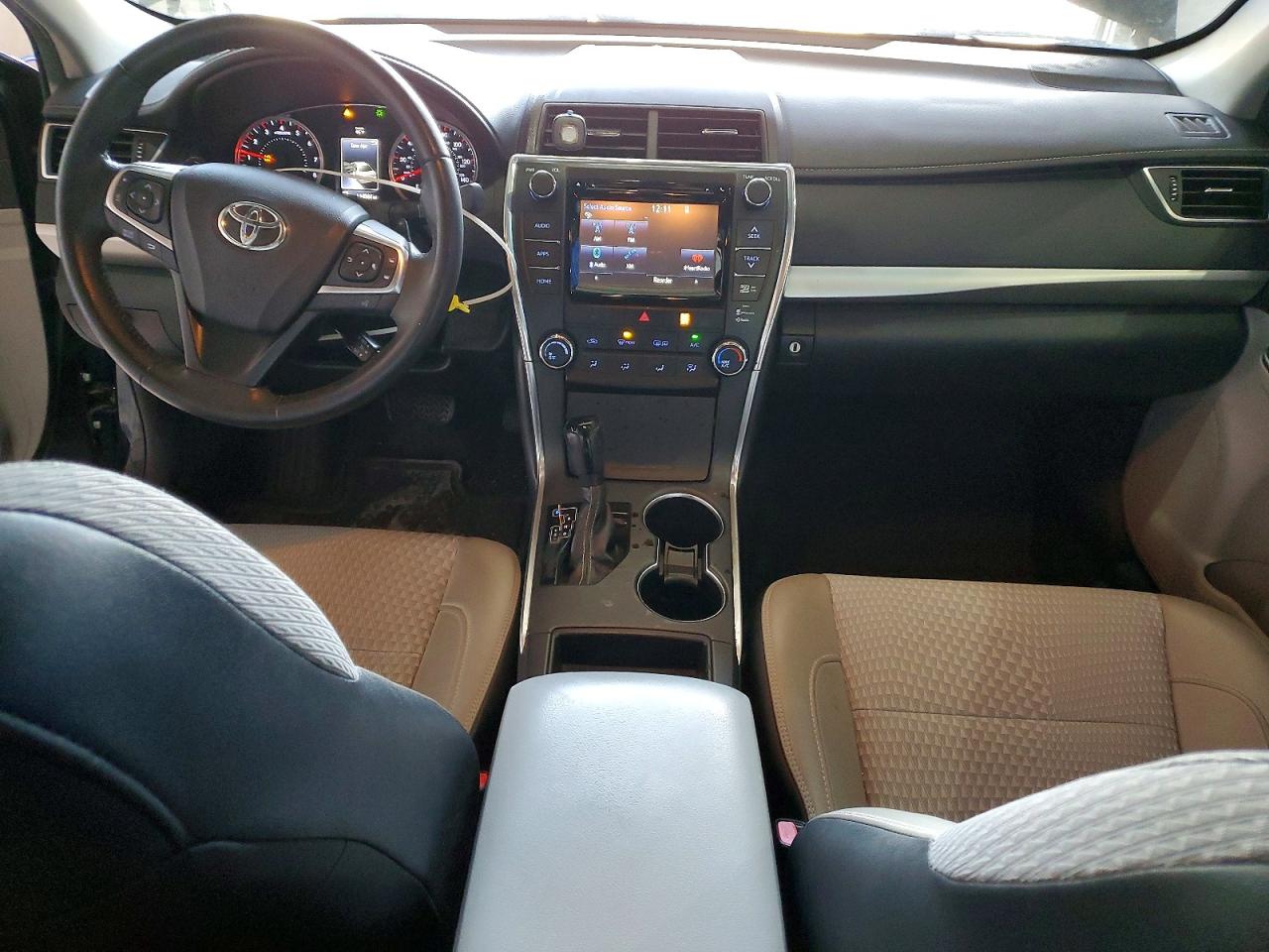 2015 TOYOTA CAMRY LE photo 8