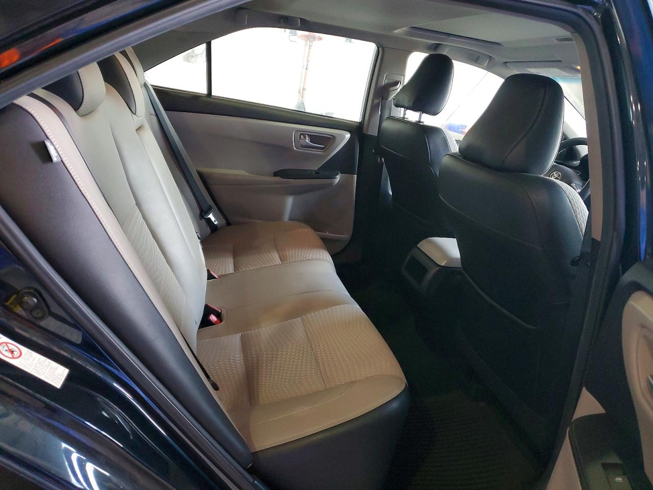 2015 TOYOTA CAMRY LE photo 10