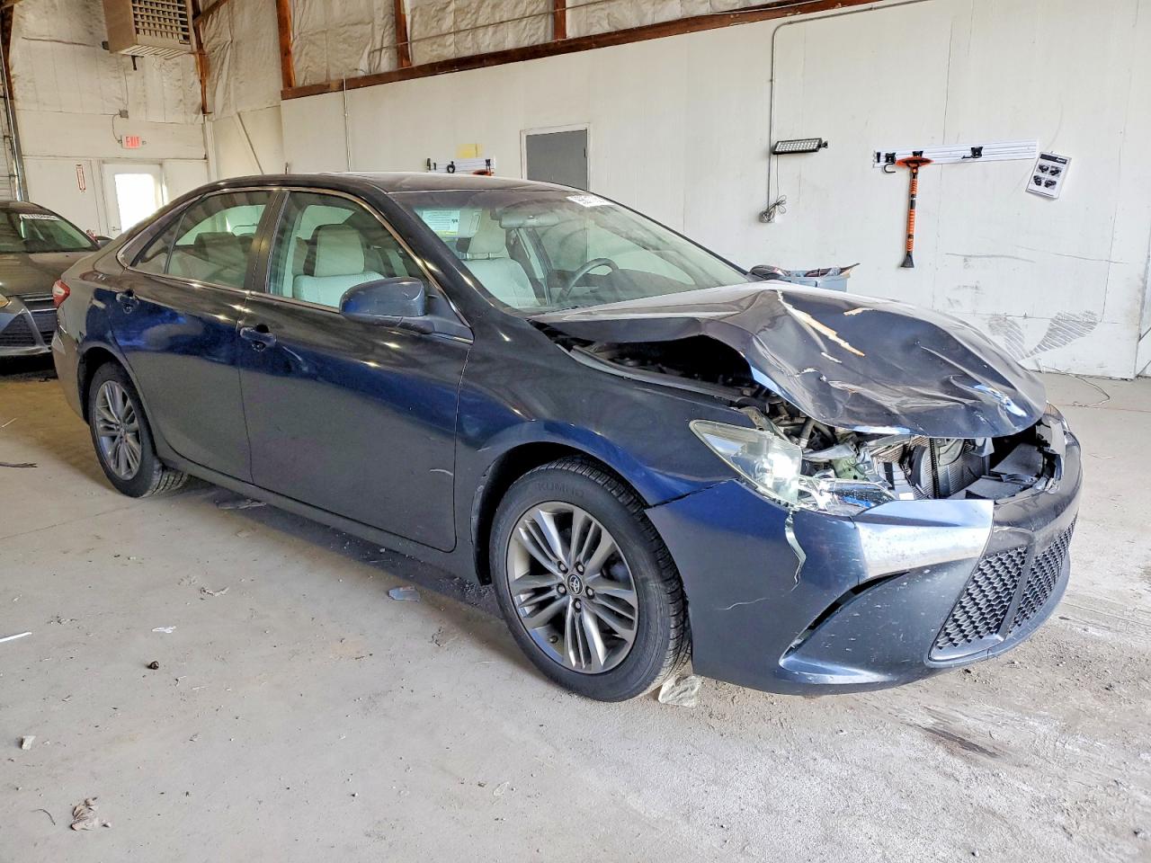 2015 TOYOTA CAMRY LE photo 4