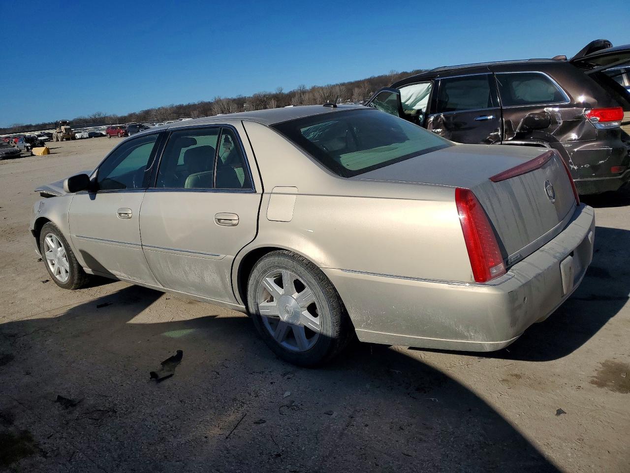 2007 CADILLAC DTS photo 3