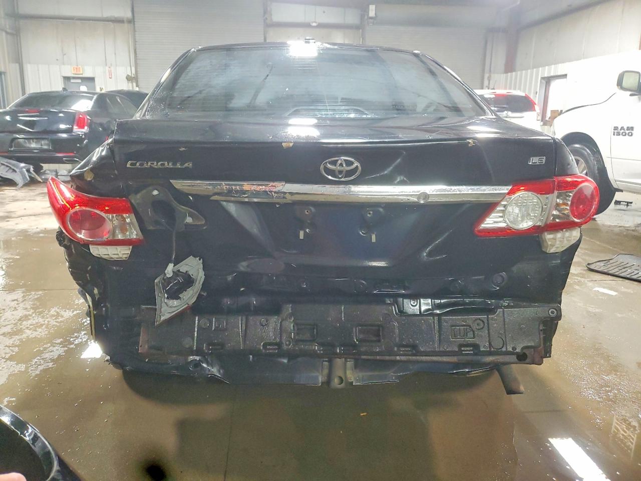 2013 TOYOTA COROLLA LE photo 16