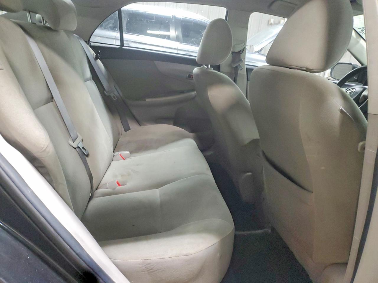 2013 TOYOTA COROLLA LE photo 28