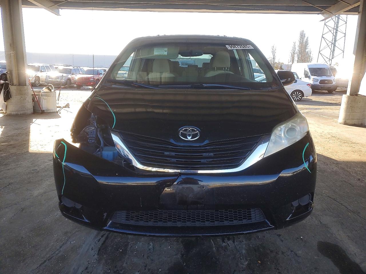 2013 TOYOTA SIENNA LE photo 5