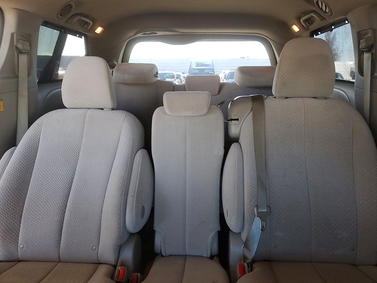2013 TOYOTA SIENNA LE photo 10