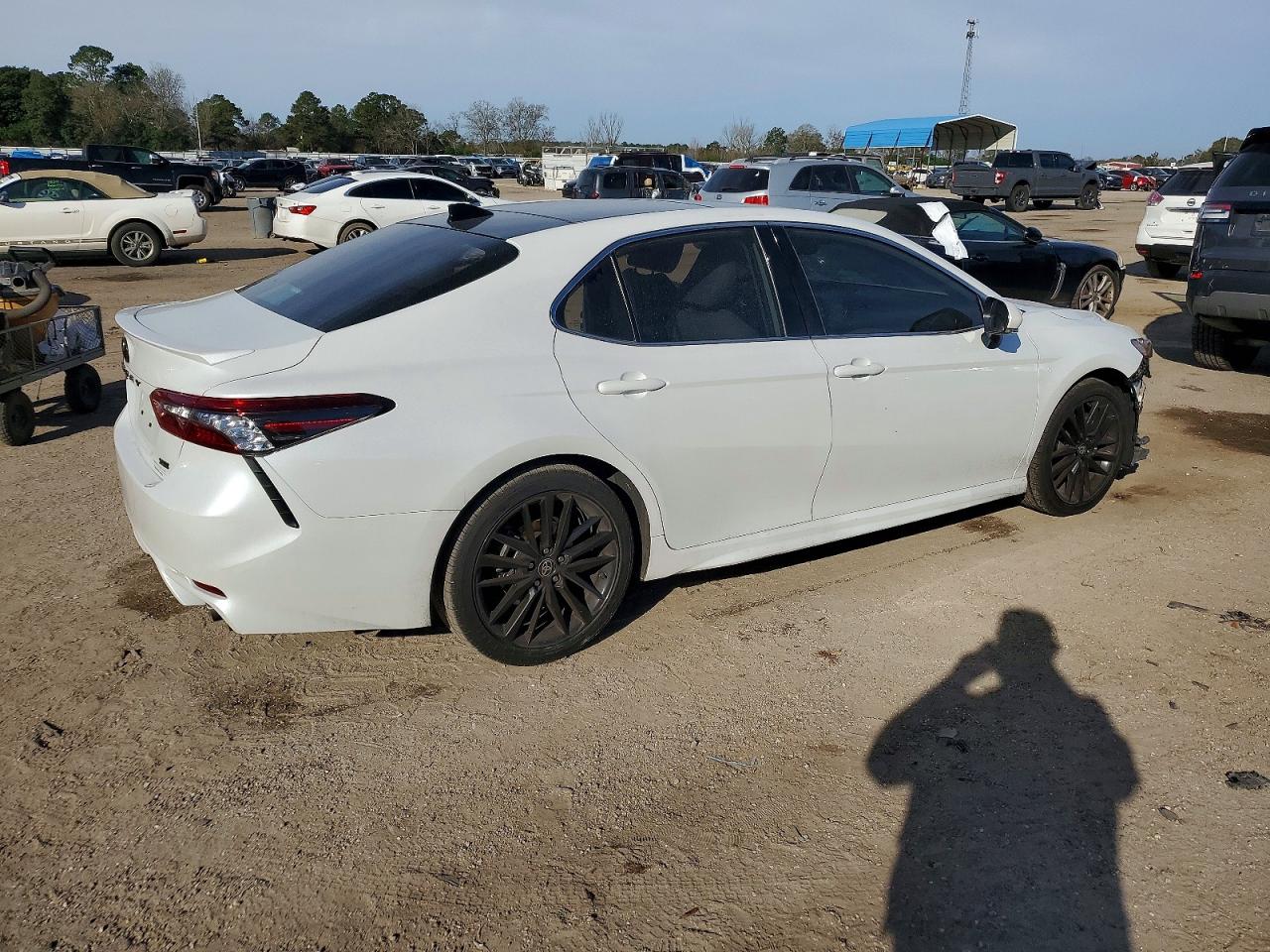 2021 TOYOTA CAMRY XSE photo 3