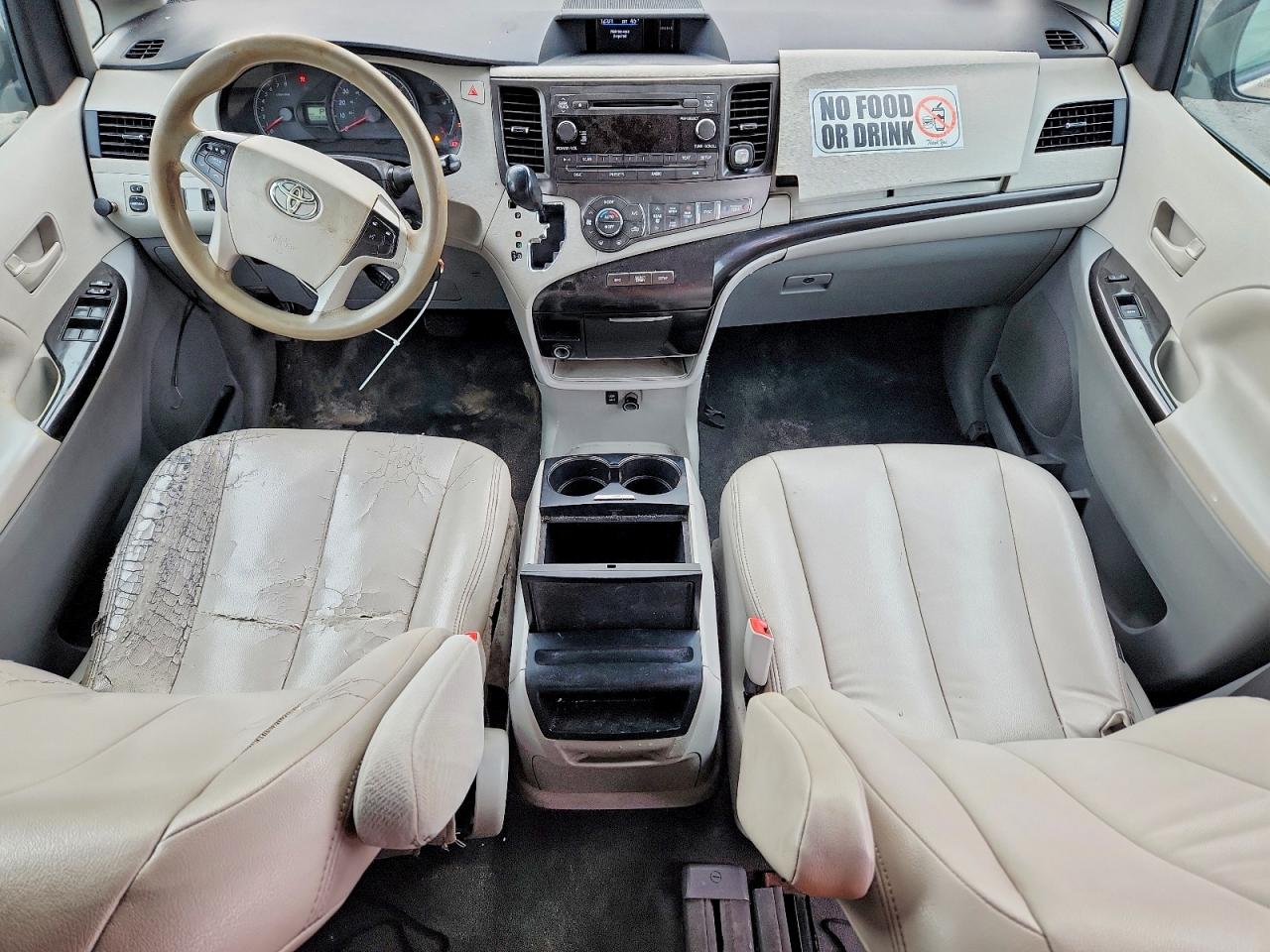 2014 TOYOTA SIENNA LE photo 15