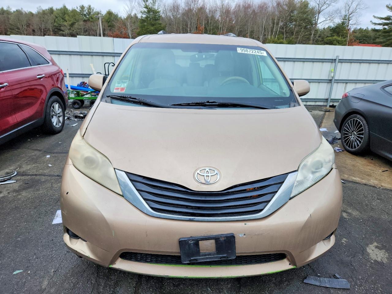 2014 TOYOTA SIENNA LE photo 9
