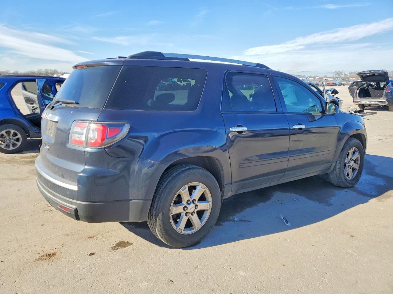 2016 GMC ACADIA SLE photo 3