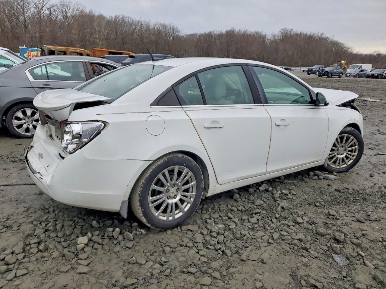 2011 CHEVROLET CRUZE ECO photo 3