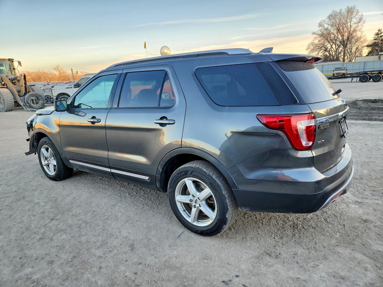 2016 FORD EXPLORER XLT photo 2