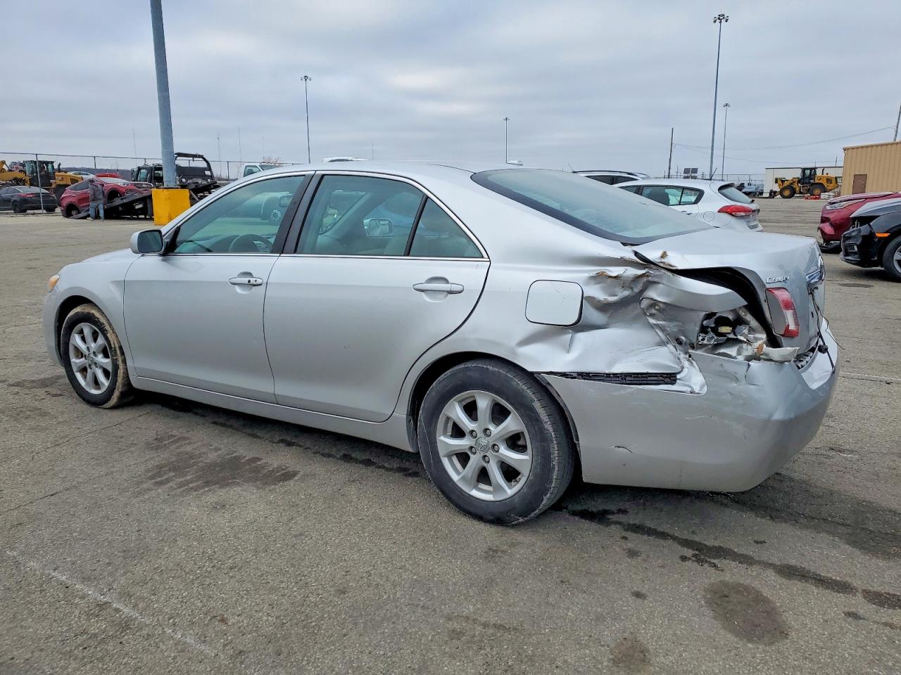 2011 TOYOTA CAMRY BASE photo 3