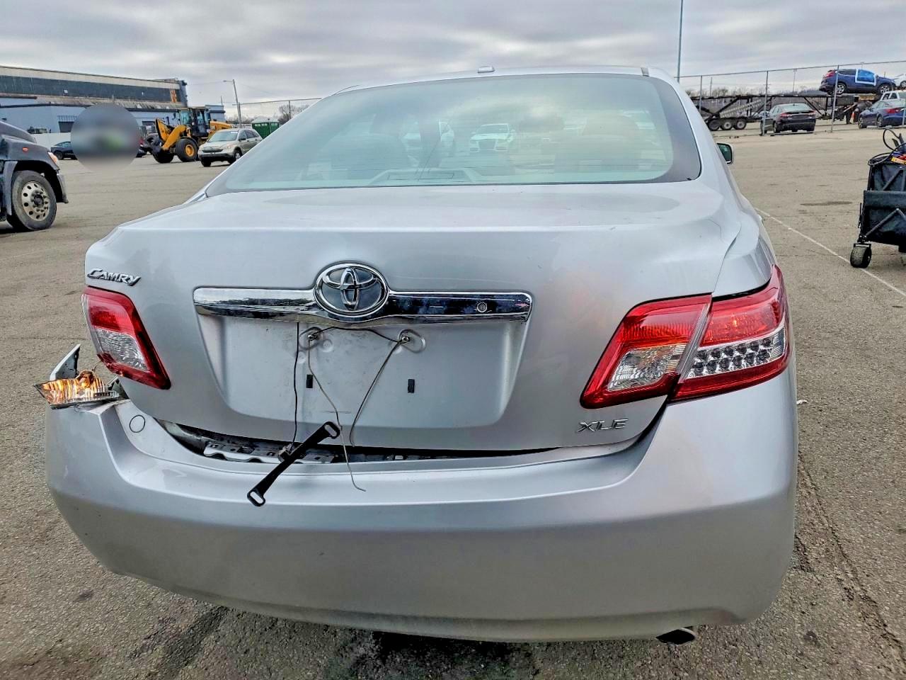 2011 TOYOTA CAMRY BASE photo 11