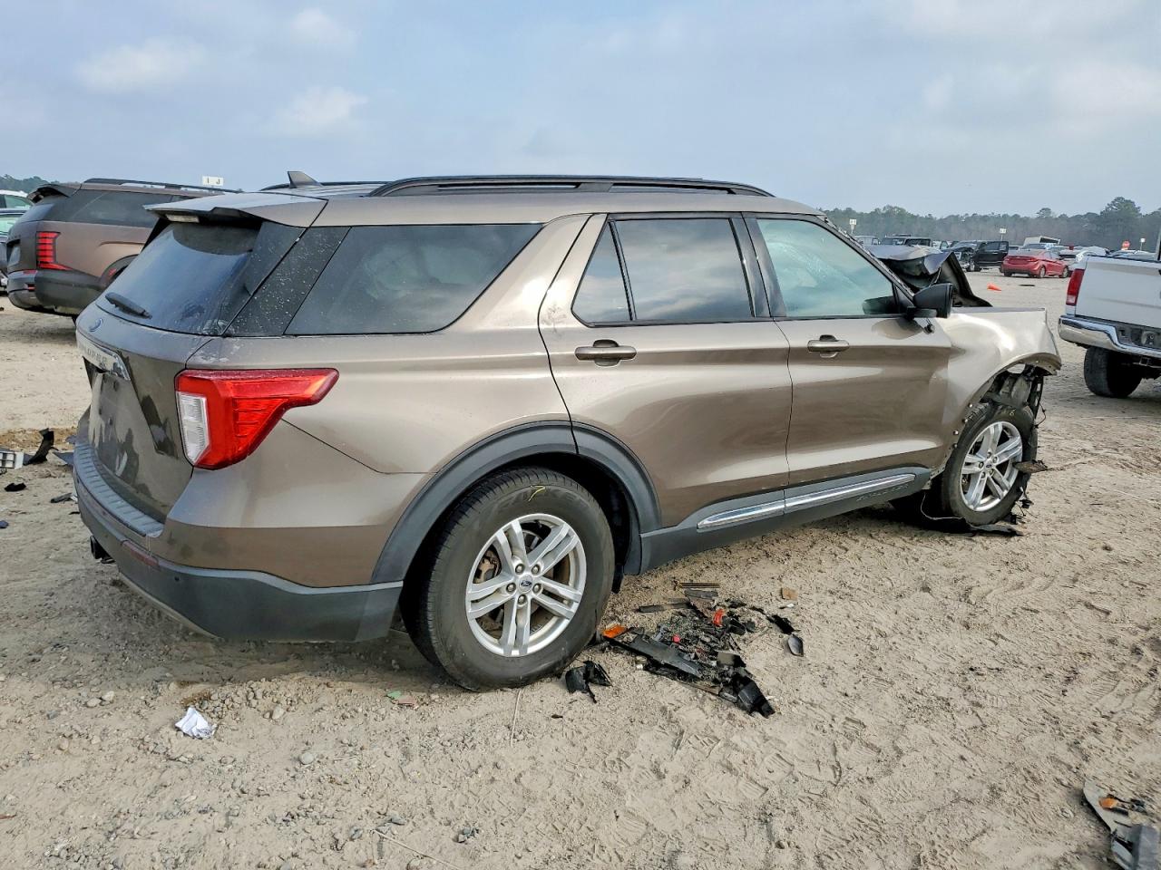 2021 FORD EXPLORER XLT photo 5