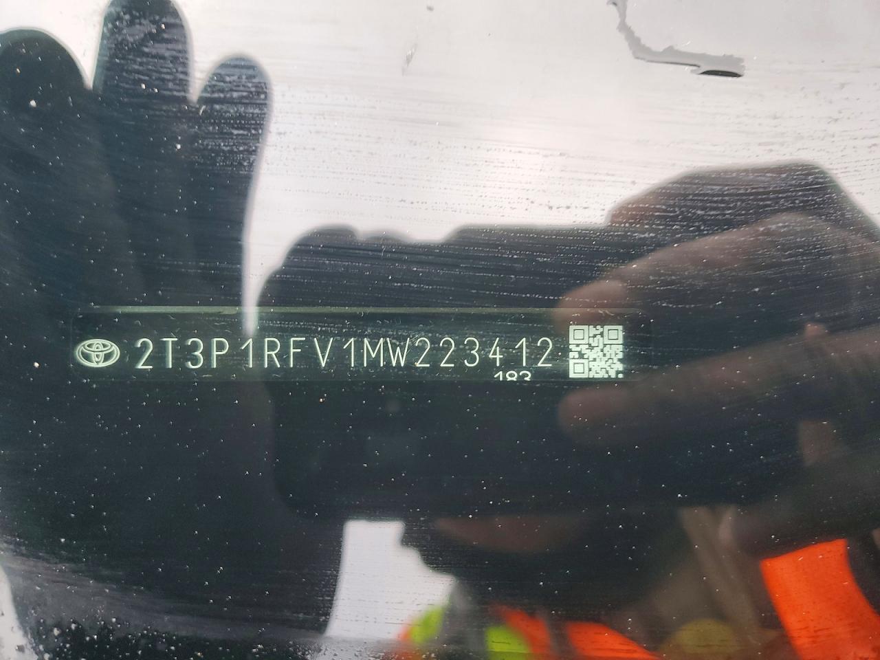 2021 TOYOTA RAV4 XLE photo 13