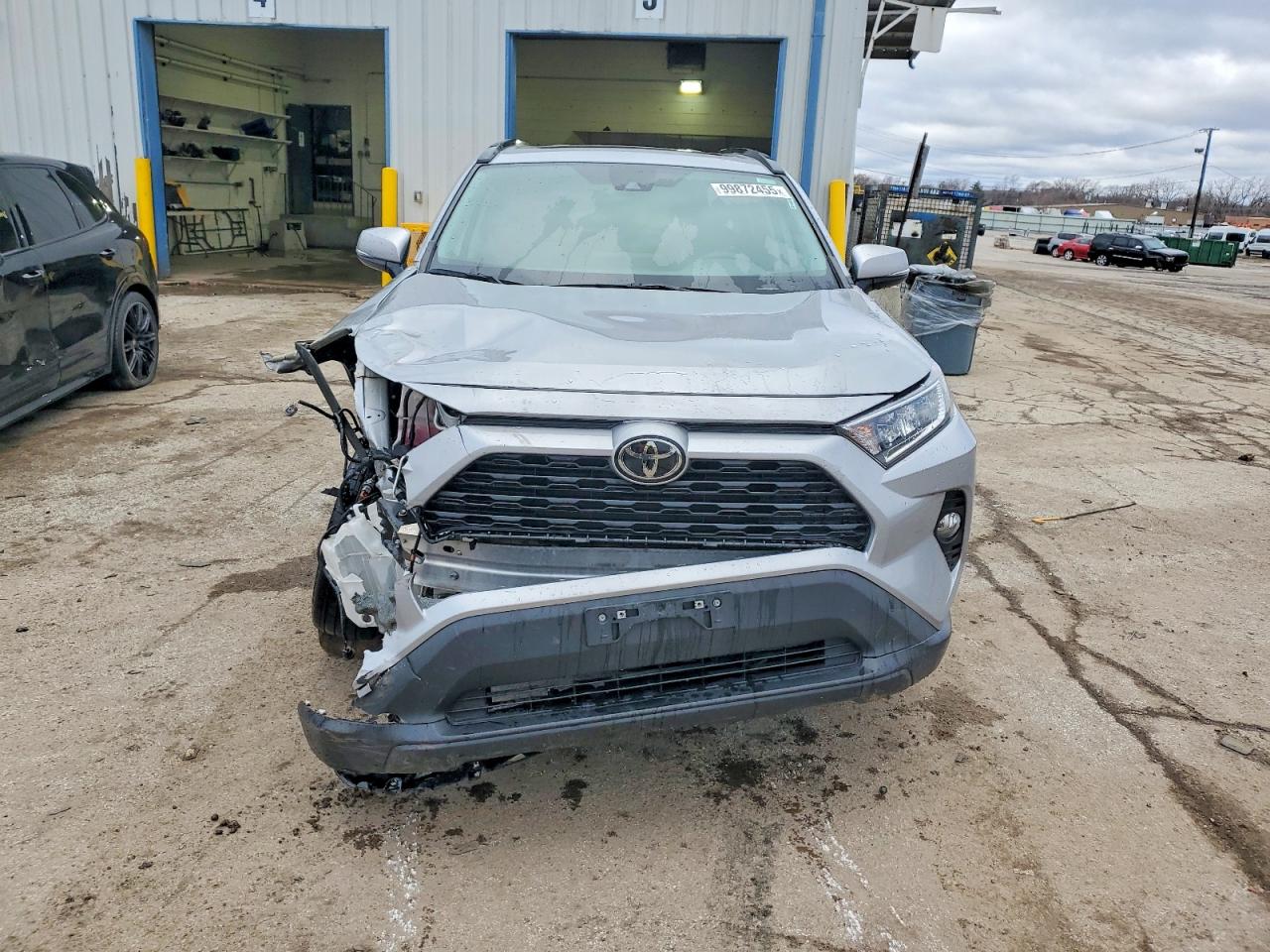 2021 TOYOTA RAV4 XLE photo 5