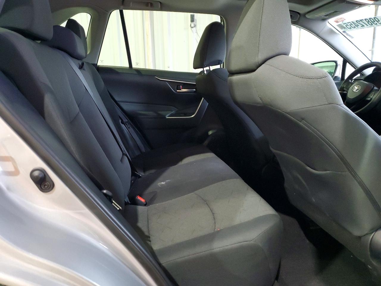 2021 TOYOTA RAV4 XLE photo 11