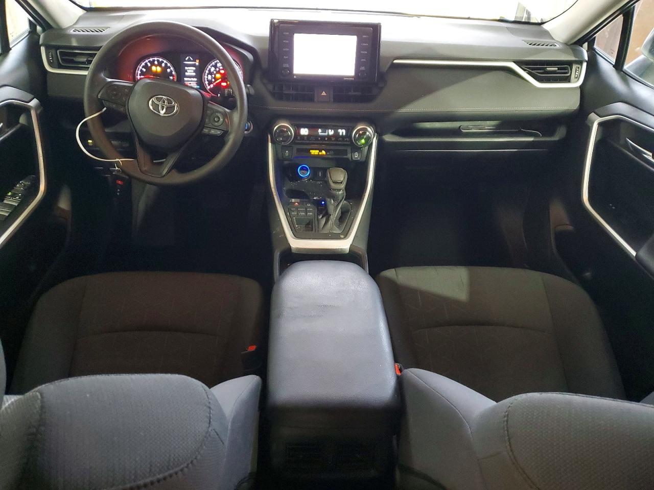 2021 TOYOTA RAV4 XLE photo 8
