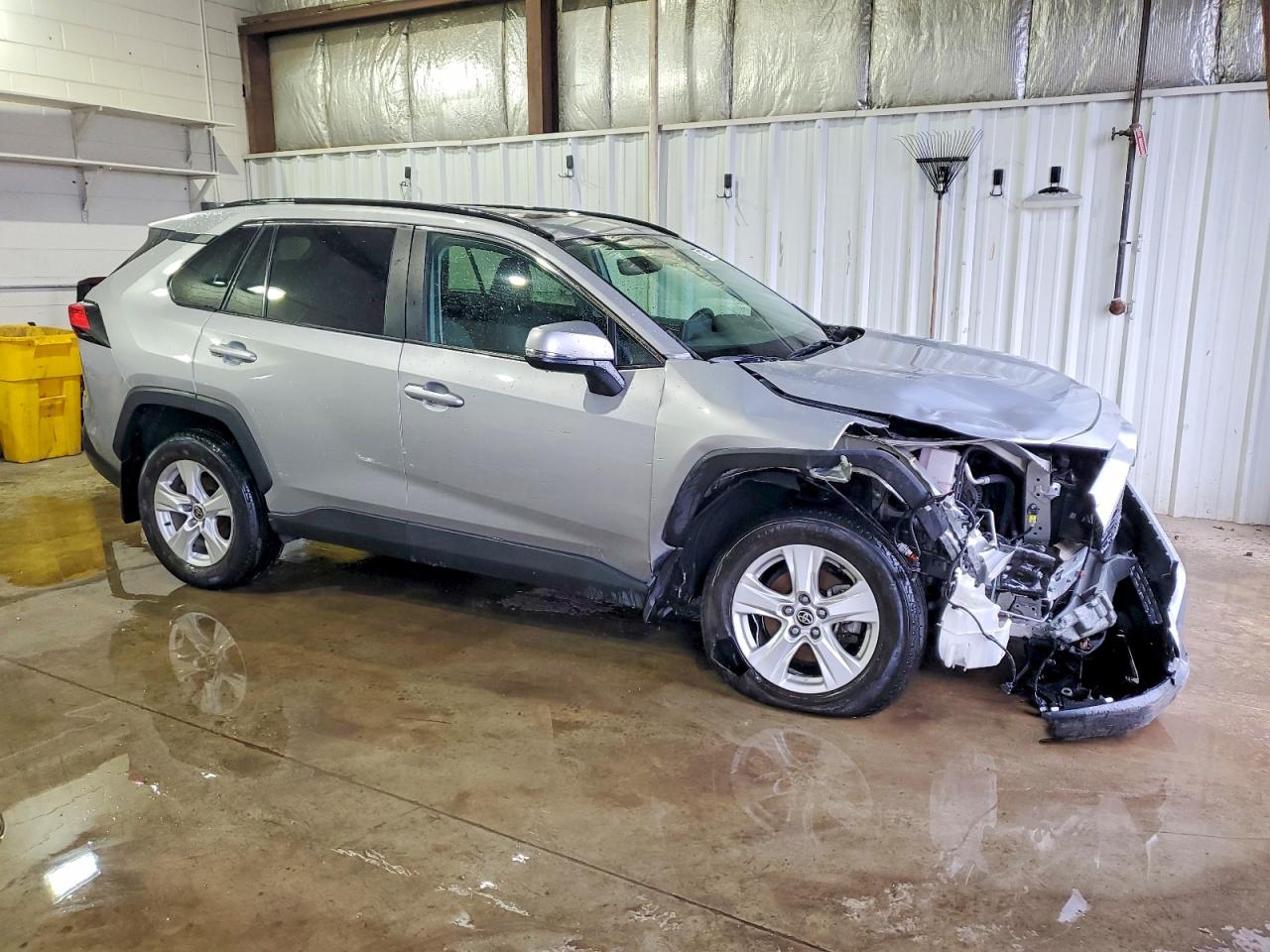 2021 TOYOTA RAV4 XLE photo 4
