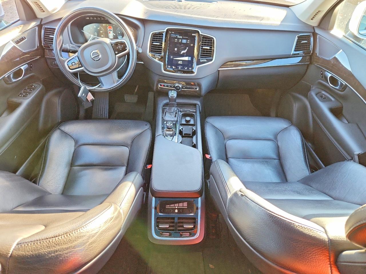 2018 VOLVO XC90 T6 photo 8