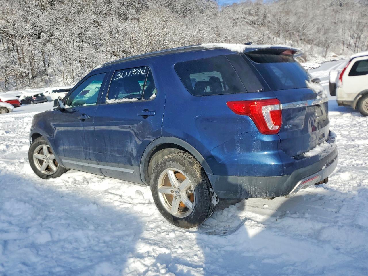 2016 FORD EXPLORER XLT photo 2