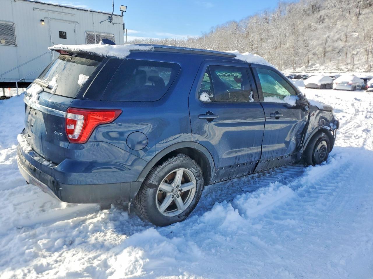 2016 FORD EXPLORER XLT photo 3