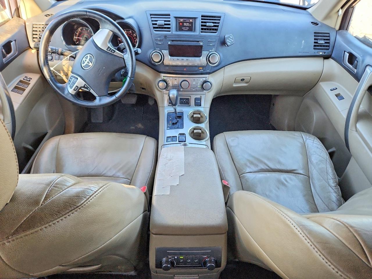 2012 TOYOTA HIGHLANDER BASE photo 8