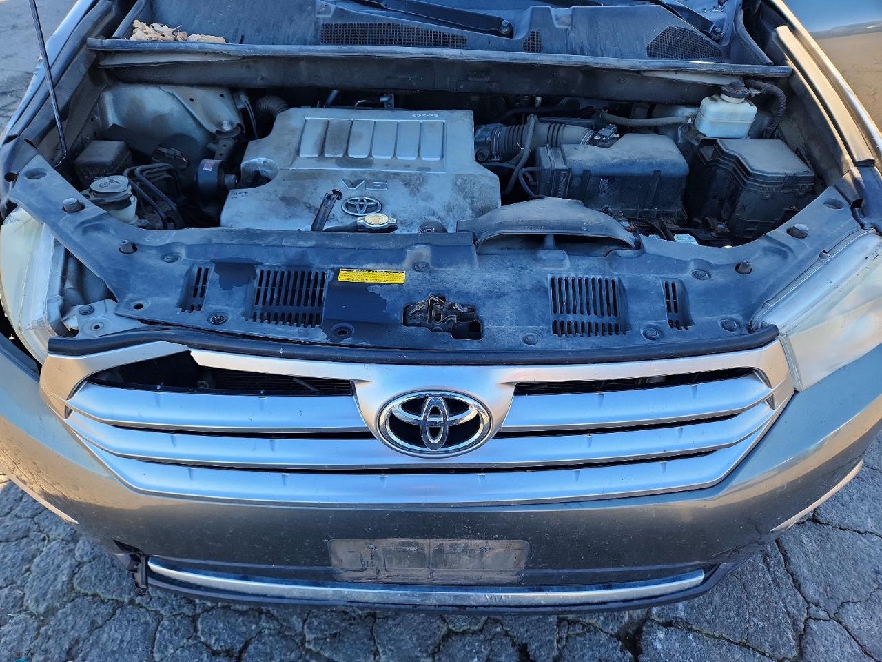 2012 TOYOTA HIGHLANDER BASE photo 11