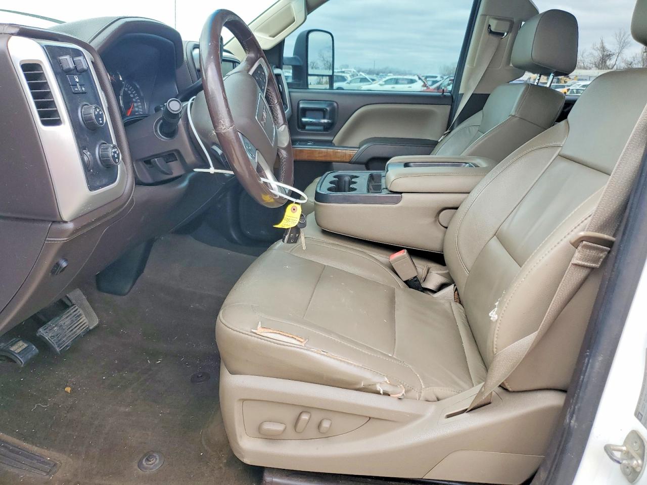 2015 GMC SIERRA K3500 SLT photo 7