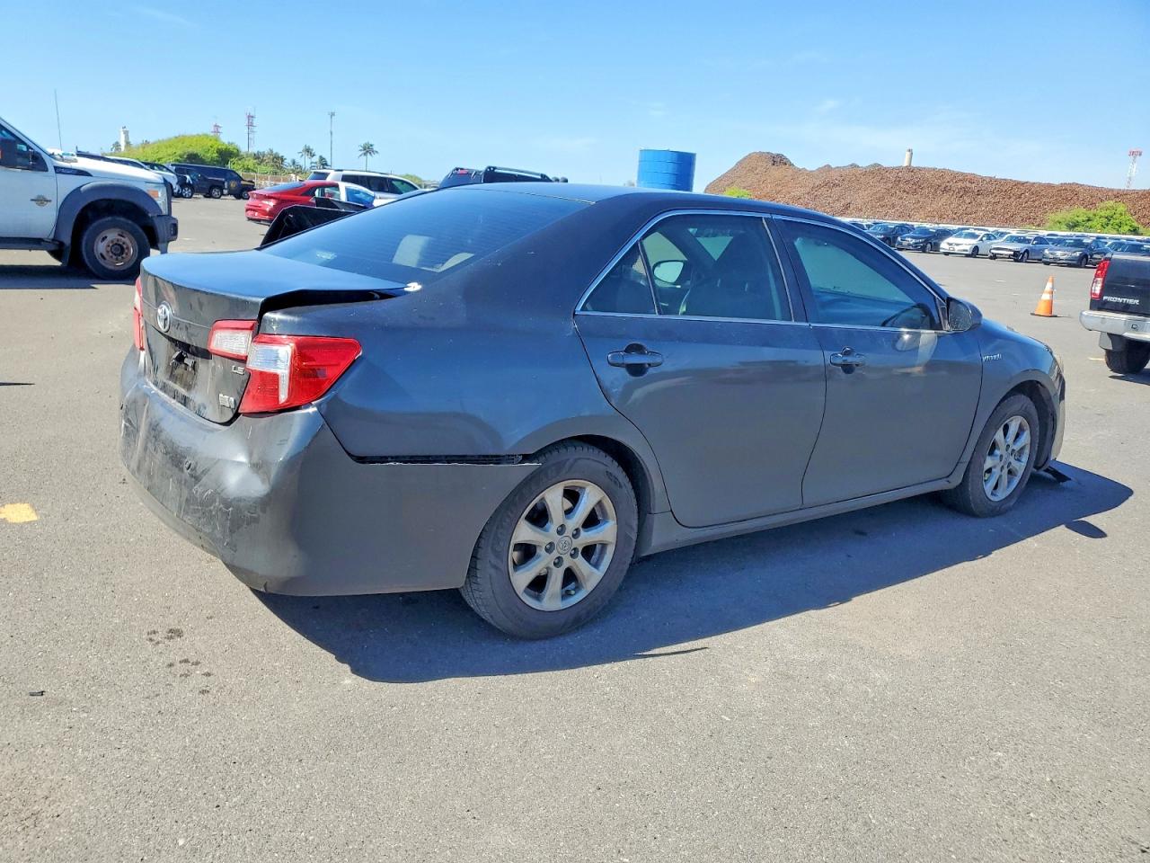2013 TOYOTA CAMRY photo 5