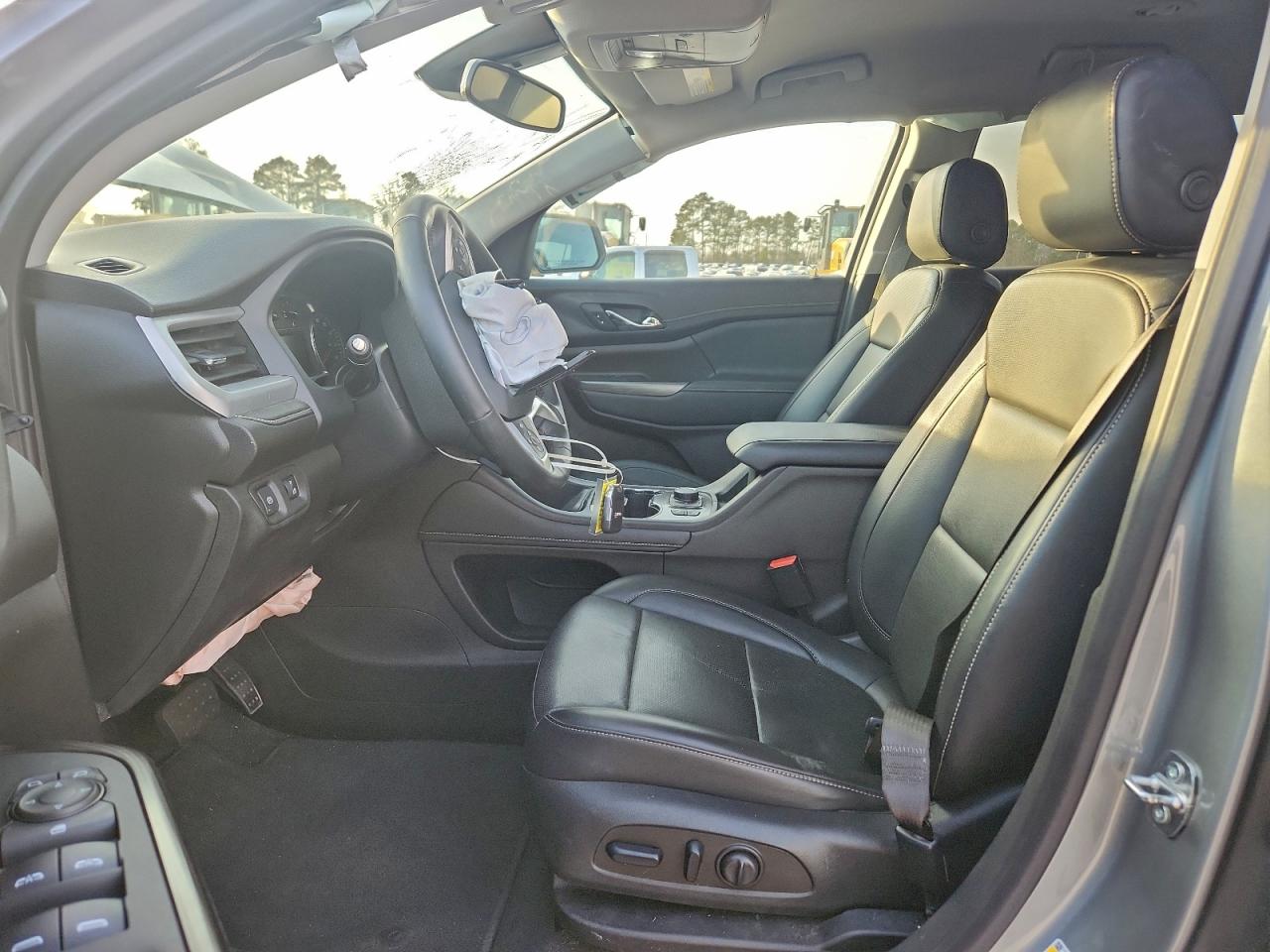 2023 GMC ACADIA SLT photo 7