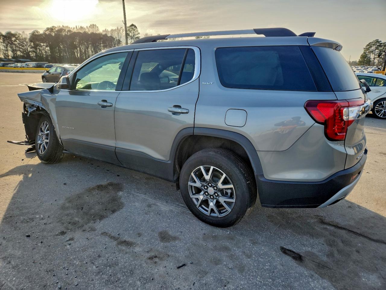 2023 GMC ACADIA SLT photo 2