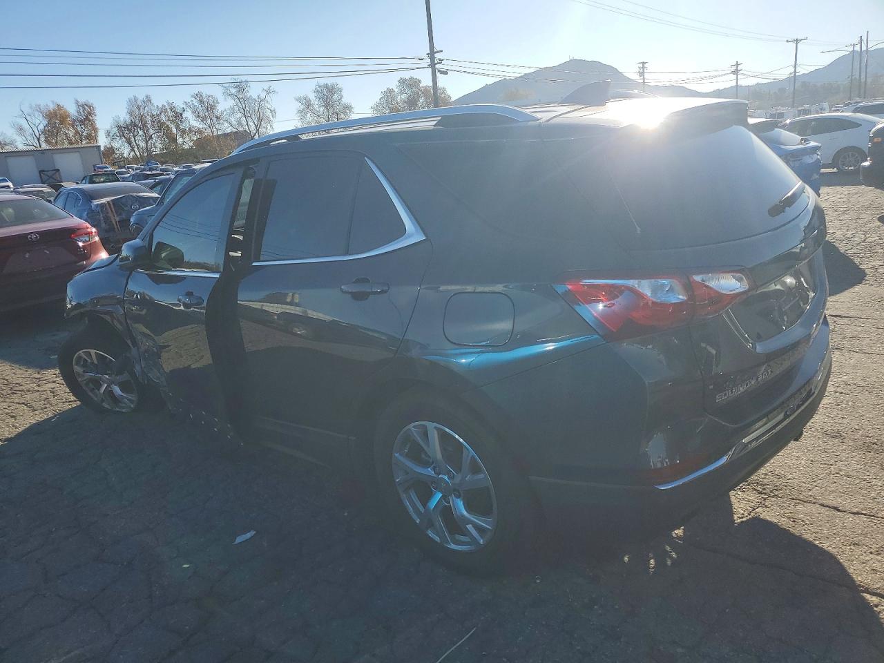 2020 CHEVROLET EQUINOX LT photo 2
