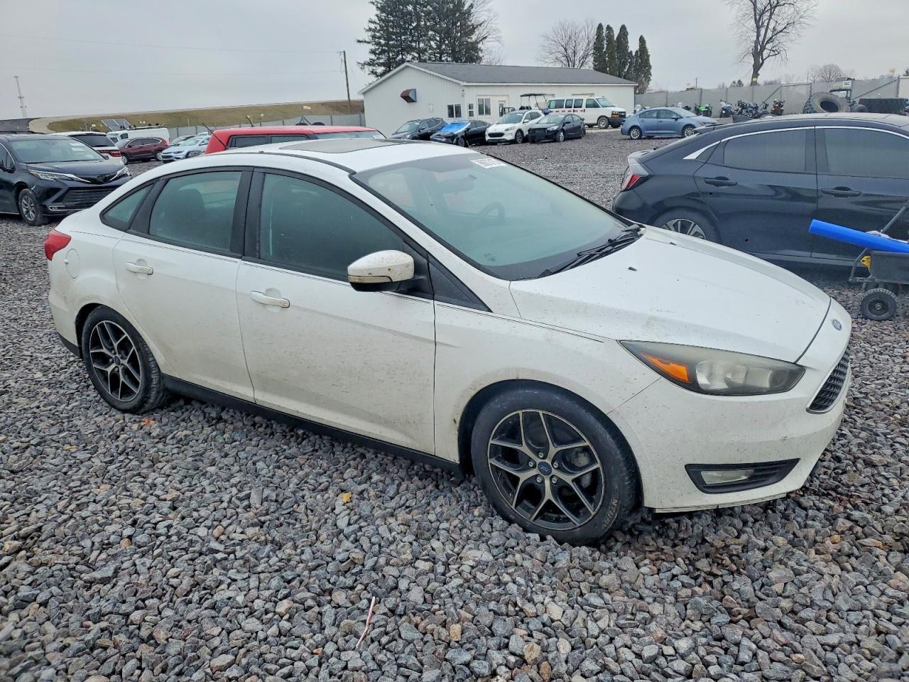 2017 FORD FOCUS SEL photo 4
