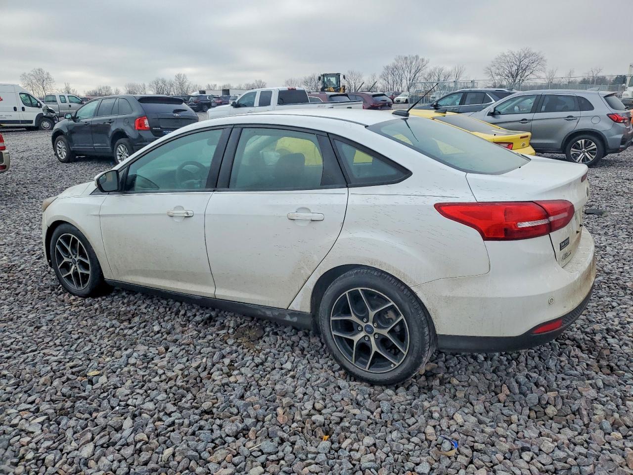 2017 FORD FOCUS SEL photo 2
