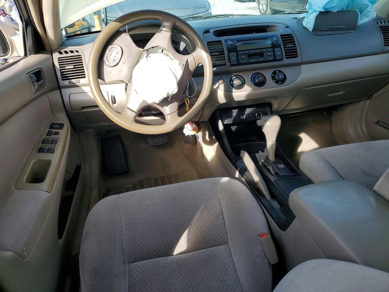 2002 TOYOTA CAMRY LE photo 8