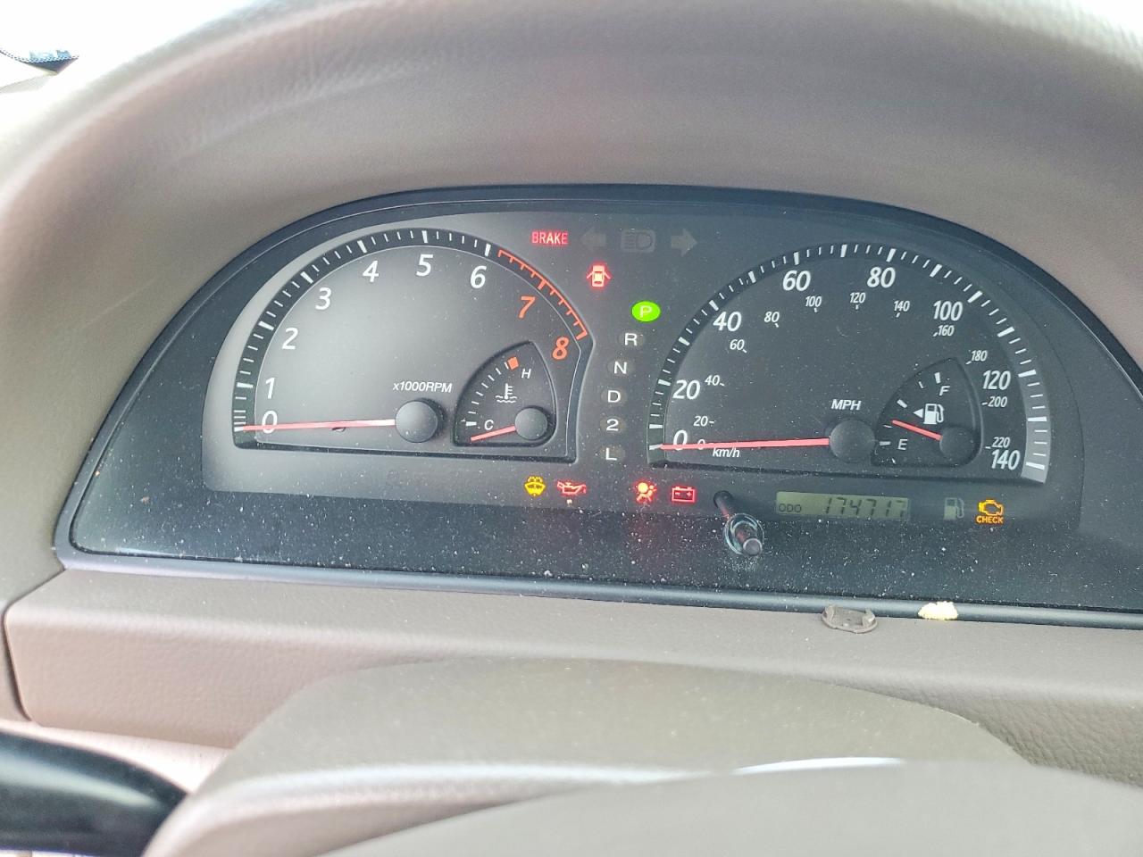 2002 TOYOTA CAMRY LE photo 9