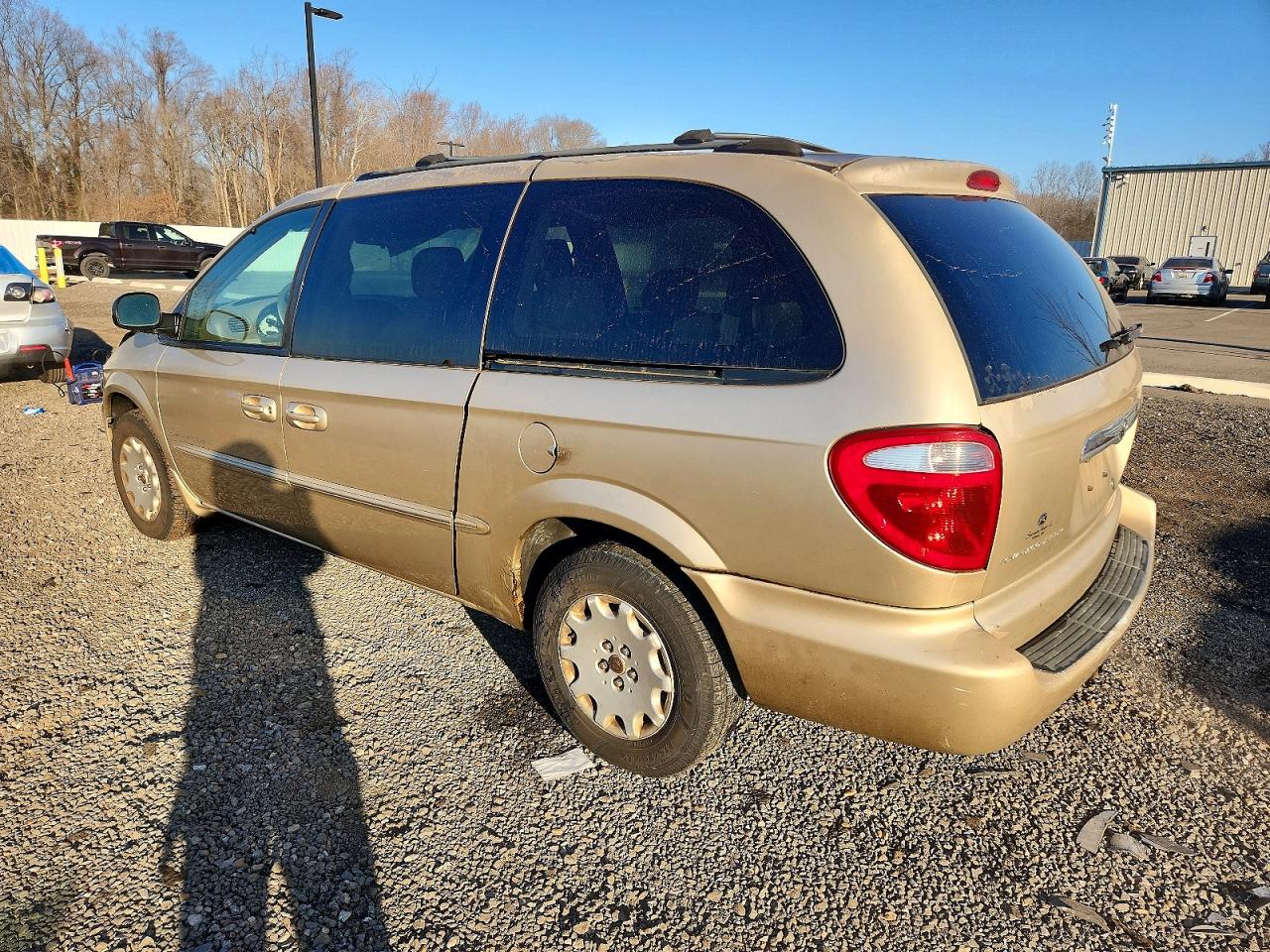 2001 CHRYSLER TOWN & COUNTRY LX photo 2