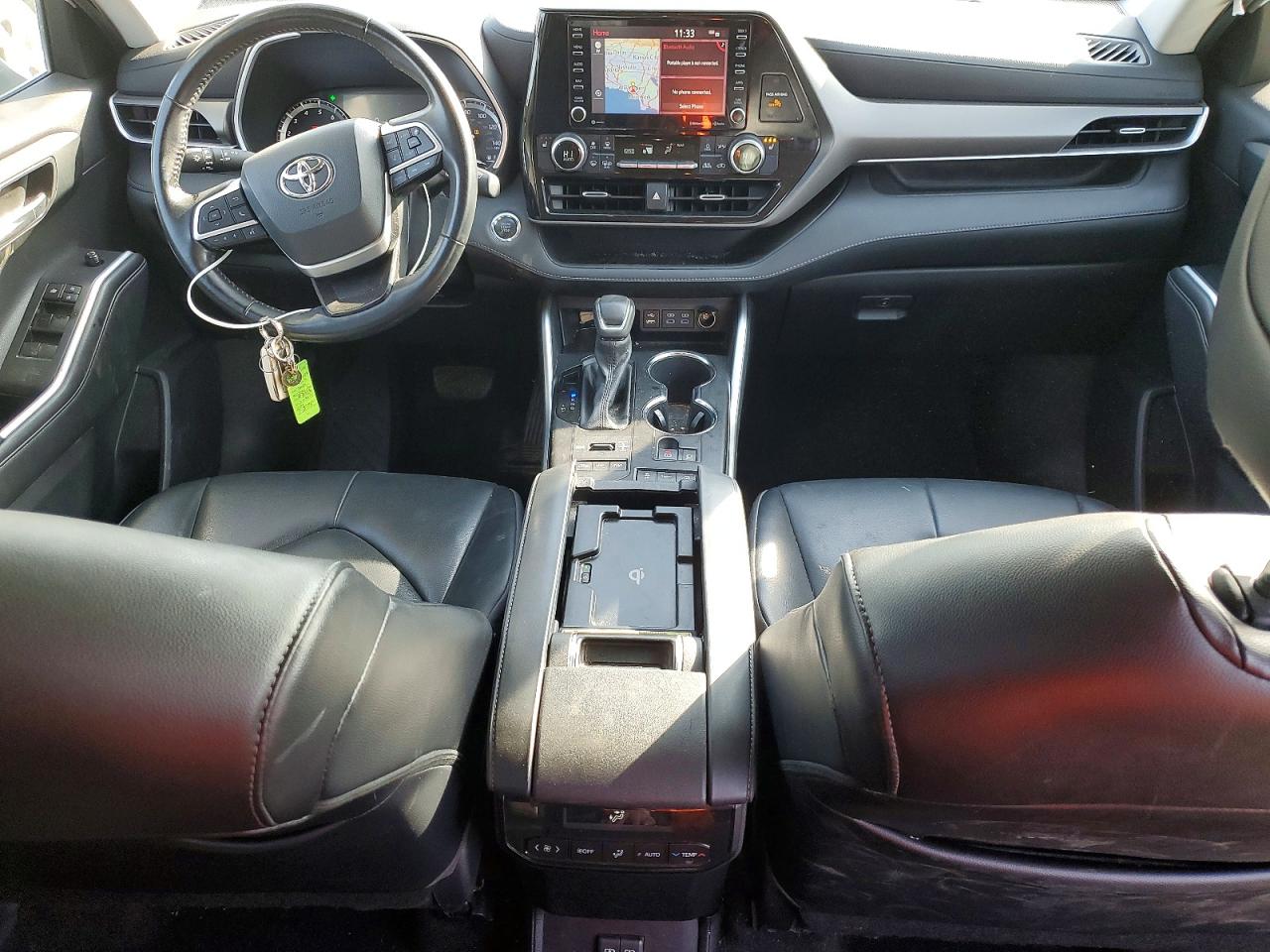 2022 TOYOTA HIGHLANDER XLE photo 8