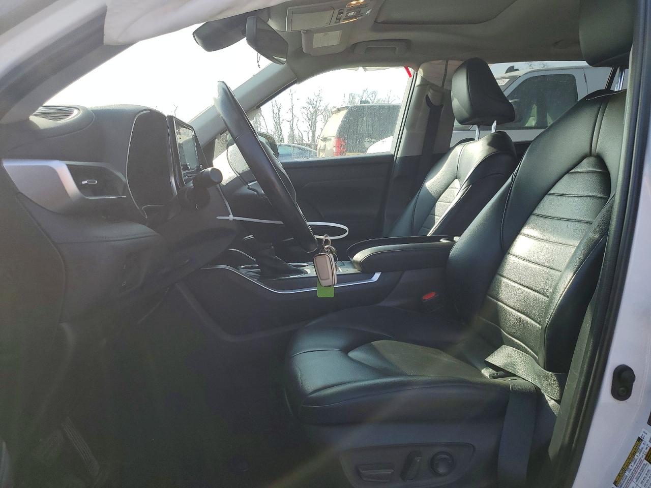 2022 TOYOTA HIGHLANDER XLE photo 7